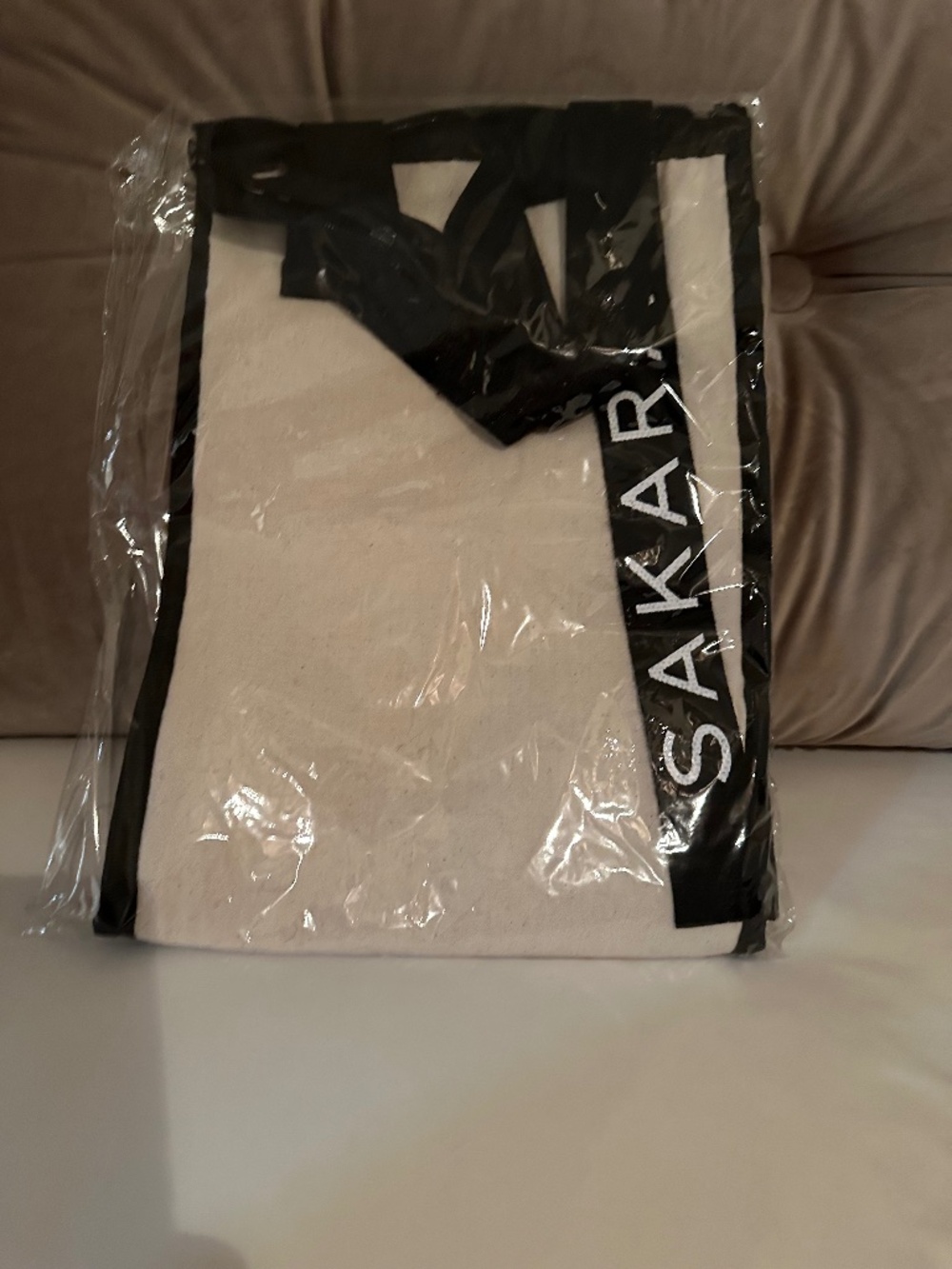 SAKARA INSULATED COOLER BAG. NWOT